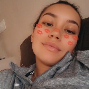 Meet your Posher, Alexis